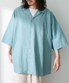 アメリカ90年代のミリタリーシャツを彷彿させるディティールを現代のシルエットに再構築したシャツです。<br>10XL相当のヴィンテージをベースにしているがパターンニングでバランスを取ることで、どこかドレッシーな印象さえ与えるビッグシャツです。素材にはスラブ感とネップ感がヴィンテージ感漂う平織り生地を使用。<br>原料に綿と麻を使用しており、麻のシャリ感が夏場でも快適に着用頂けます。<br><br>■ARMY TWILL/アーミーツイル<br>ストアブランドとして1940年に誕生。冠する名のとおり、ミリタリーツイルを使用したシャツやチノパンツに定評があり、アメリカ軍だけでなく一般の民間向けにも販売されていました。現在のヴィンテージマーケットでは目にすることが難しいブランドのひとつとなっている同ブランドですが、今でもミリタリーウェアとしての普遍的なコンセプトを引き継ぎ、多くのファンを魅了しています。<br><br>【2024 Spring/Summer】【24SS】<br><br>※この商品は、直射日光や蛍光灯に長時間あたると変色したり、色褪せすることがあります。<br>※生地に糸むら、織りむら、色むらが多くみられますが、自然感覚を重視したものですので、ご了承ください。<br><br>※商品画像は、光の当たり具合やパソコンなどの閲覧環境により、実際の色味と異なって見える場合がございます。予めご了承ください。<br>※商品の色味の目安は、商品単体の画像をご参照ください。<br><br><b>▼お気に入り登録のおすすめ▼</b><br>お気に入り登録商品は、マイページにて現在の価格情報や在庫状況の確認が可能です。<br>お買い物リストの管理に是非ご利用下さい。<br><br><h4 class="material">素材感</h4><br><b class="line-height-120p">透け感 : ややあり(WHITEのみ)<br>伸縮性 : なし<br>裏地 : なし<br>光沢 : なし<br>ポケット : あり</b>