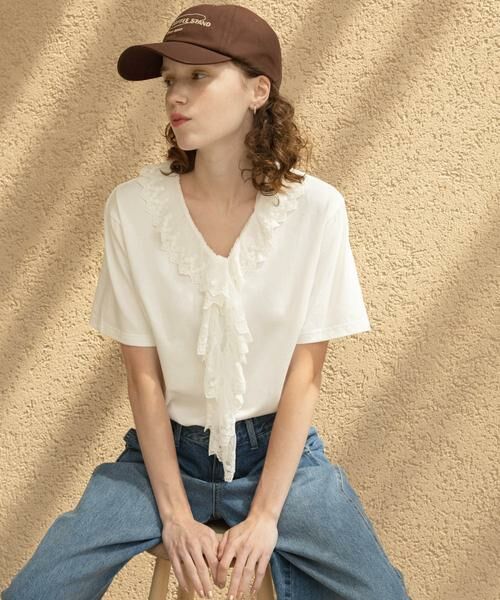 Sonny Label / サニーレーベル Tシャツ | Vネックフリルレースカラープルオーバー（オフホワイト）