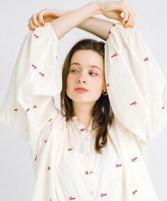 Love embroideryブラウス