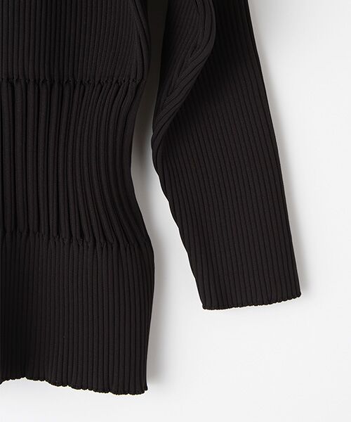 FLUTED LONG SLEEVE TOP