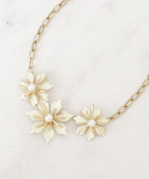 SunaUna / スーナウーナ ネックレス・ペンダント・チョーカー | 【フェイクパール付】フラワーモチーフショートネックレス | 詳細1