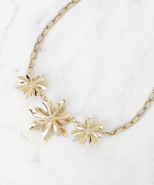SunaUna / スーナウーナ ネックレス・ペンダント・チョーカー | 【フェイクパール付】フラワーモチーフショートネックレス | 詳細3
