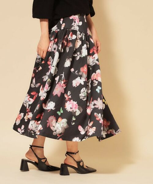 SunaUna/スーナウーナ 【COLLECTION LINE】花柄タックスカート ブラック(119) 40(L) SunaUna/スーナウーナ 【COLLECTION LINE】花柄タックスカート ブラック(119) 40(L)