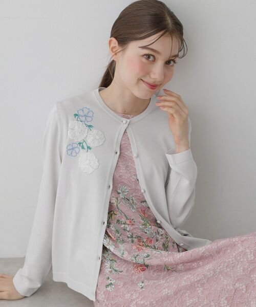 SunaUna / スーナウーナ カーディガン・ボレロ | 【SS～Lサイズ展開／フラワー刺繍】クラフトニット（ライトグレー(011)）