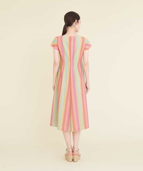 マルチカラーシェブロン刺繍ドレス