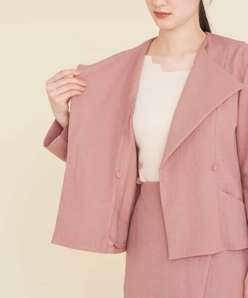 シビラの淡いピンクのジャケット