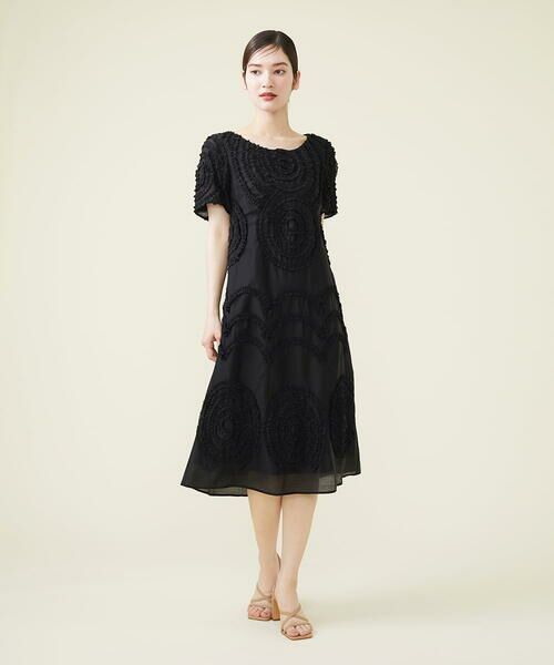 サークル刺繍ドレス