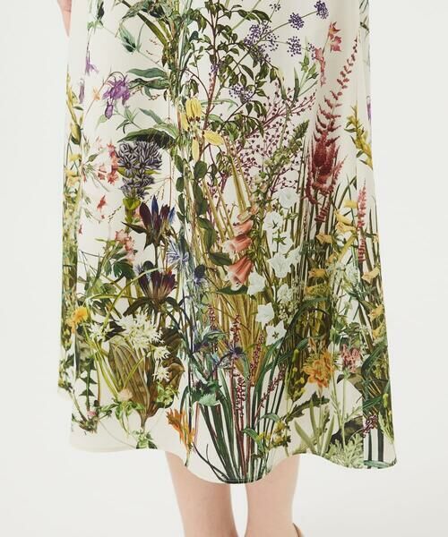 美品✨Sybilla ボタニカル柄花柄　カットソーワンピース　七分袖　グリーン 美品✨Sybilla ボタニカル柄花柄 カットソーワンピース 七分袖
