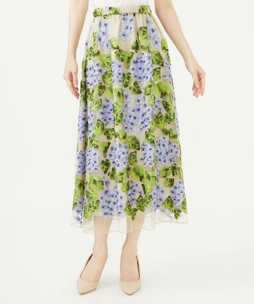 Sybilla / シビラ ロング・マキシ丈スカート | アジサイ刺繍チュールスカート（ベージュ）