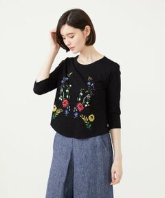 Sybilla / シビラ カットソー | シンメトリー風フラワー刺繍カットソー