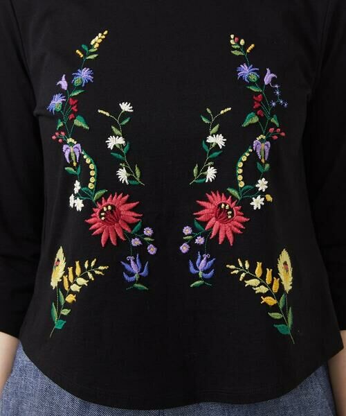 Sybilla / シビラ カットソー | シンメトリー風フラワー刺繍カットソー | 詳細10