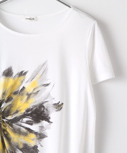 TABASA / タバサ Tシャツ | コットン天竺フラワープリント収縮刺繍Tシャツ | 詳細2