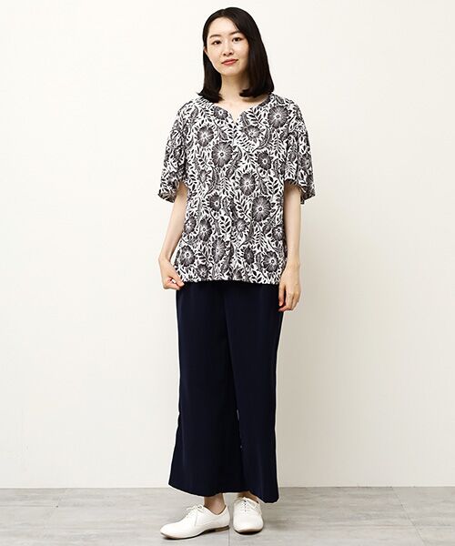 TABASA / タバサ シャツ・ブラウス | 版画風フラワープリントブラウス | 詳細2