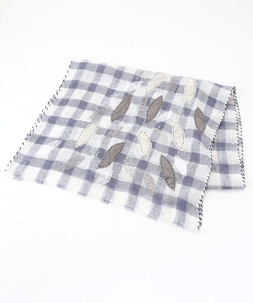 TABASA / タバサ マフラー・ショール・スヌード・ストール | ☆リーフ アップリケ ＆ 刺繍 ギンガム ストール（ネイビー）