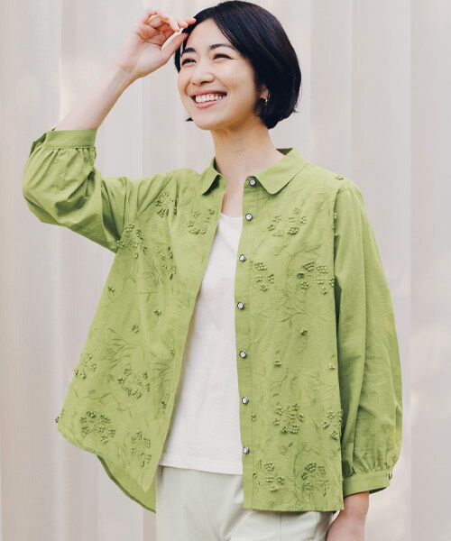 TAKASHIMAYA Style Plus / タカシマヤ スタイル・プリュ シャツ・ブラウス | 立体刺しゅうブラウス（ライトグリーン）