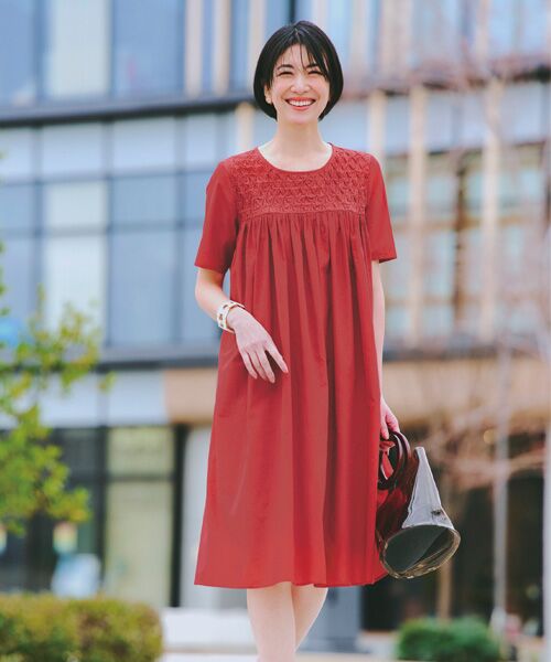 TAKASHIMAYA Style Plus / タカシマヤ スタイル・プリュ ミニ丈・ひざ丈ワンピース | スモッキング刺しゅう入りワンピース<ショート丈>(テラコッタ)
