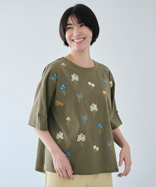 TAKASHIMAYA Style Plus / タカシマヤ スタイル・プリュ シャツ・ブラウス | 花柄刺しゅうデザインブラウス(カーキ)