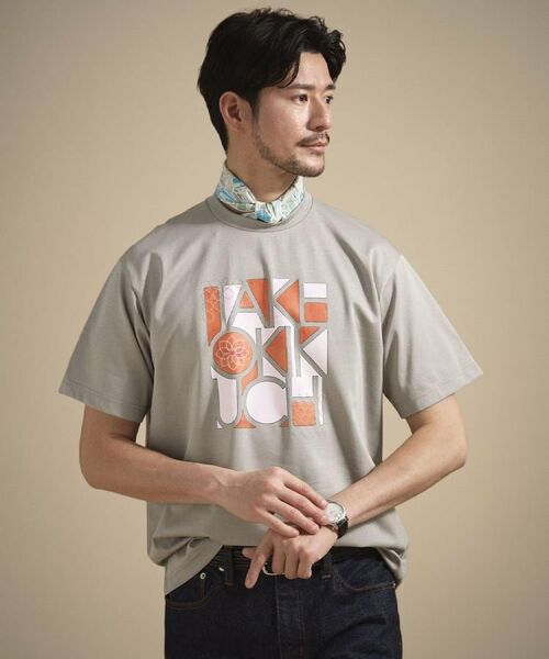 TAKEO KIKUCHI / タケオキクチ Tシャツ | ロゴグラフィック プリントTシャツ（グレー(012)）