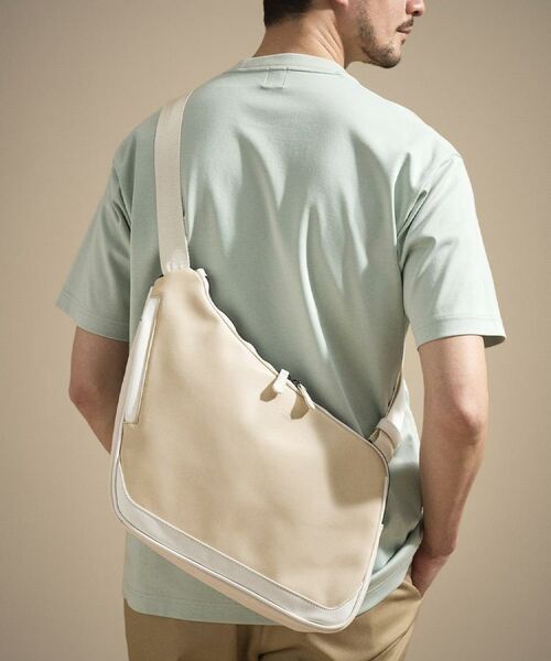 TAKEO KIKUCHI / タケオキクチ ショルダーバッグ | 【ペットボトル、ガジェット収納】エディターズショルダー（オフホワイト(003)）