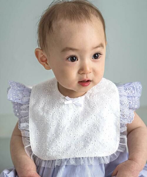 Tartine et Chocolat / タルティーヌ エ ショコラ スタイ・ビブ | スクエア型ワンポイントリボンチュールデザインスタイ（ホワイト）