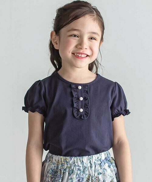 Tartine et Chocolat / タルティーヌ エ ショコラ Tシャツ | 飾りパールボタン付きフリル前立てパフスリーブTシャツ（ネイビー）