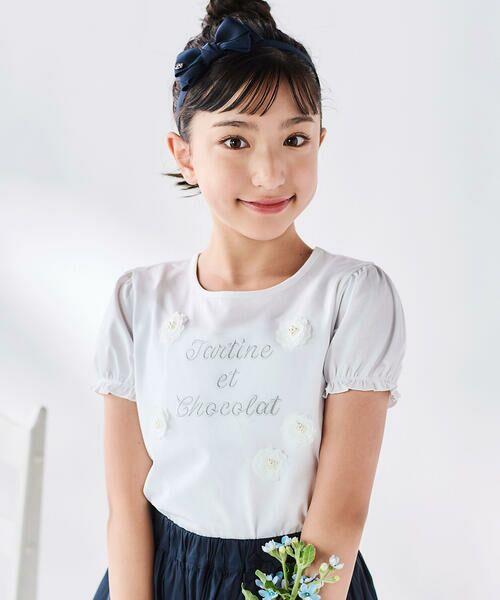 Tartine et Chocolat / タルティーヌ エ ショコラ Tシャツ | ベア天竺 フラワーモチーフ ロゴ刺しゅうTシャツ(100~140cm)(ホワイト)