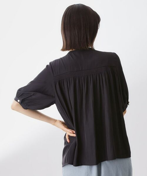 THE SHOP TK / ザ ショップ ティーケー シャツ・ブラウス | 【インしなくも決まる】サテンギャザー5分袖ブラウス | 詳細10