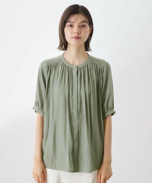 THE SHOP TK / ザ ショップ ティーケー シャツ・ブラウス | 【インしなくも決まる】サテンギャザー5分袖ブラウス | 詳細13