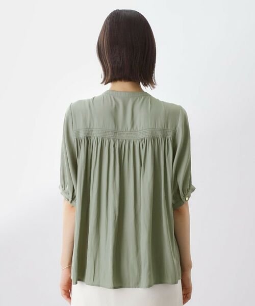 THE SHOP TK / ザ ショップ ティーケー シャツ・ブラウス | 【インしなくも決まる】サテンギャザー5分袖ブラウス | 詳細15