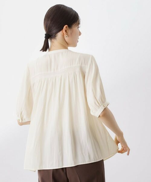 THE SHOP TK / ザ ショップ ティーケー シャツ・ブラウス | 【インしなくも決まる】サテンギャザー5分袖ブラウス | 詳細2