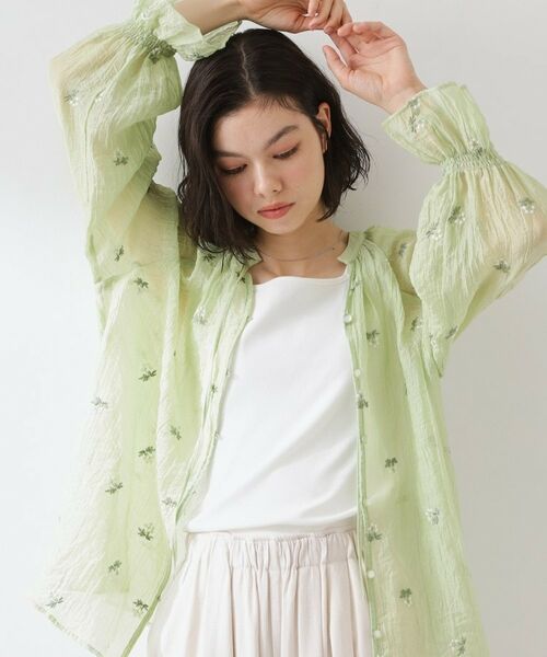 THE SHOP TK / ザ ショップ ティーケー シャツ・ブラウス | 華やぎを添える 花柄刺繍ブラウス（ライトグリーン(120)）