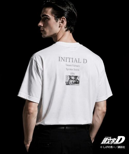 THE SHOP TK / ザ ショップ ティーケー Tシャツ | 頭文字D 別注 『フジワラ』 グラフィック半袖Tシャツ ステッカー&チャーム付き | 詳細1