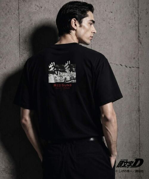 THE SHOP TK / ザ ショップ ティーケー Tシャツ | 頭文字D 別注 『タカハシ』 グラフィック半袖Tシャツ ステッカー&チャーム付き | 詳細3
