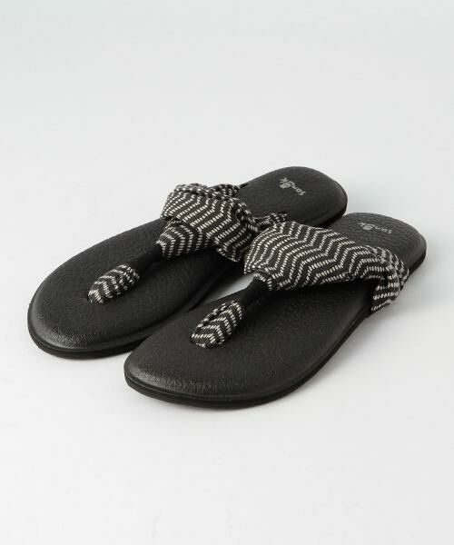 sanuk in store