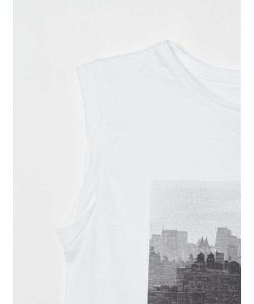 three dots / スリードッツ その他トップス | Graphic sleeveless tee by AKIRA KOBAYASHI | 詳細4