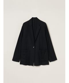 毎年人気のレーヨン麻素材を使用。ハリがありながら体に自然に沿う美しいシルエットが特徴です。<br>麻100％の素材に比べて、よりしなやかに落ちるため、粗野感が抑えられ、上品で洗練された印象を与えます。日常使いから特別な場面まで、シーンを選ばず活躍する一着です。