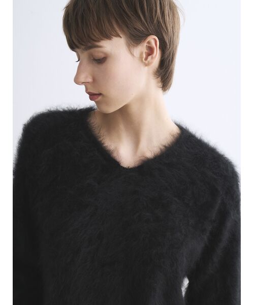 秋冬の人気素材、カシミヤニットを特殊加工で毛吹かせた「FUR CASHMERE」シリーズ