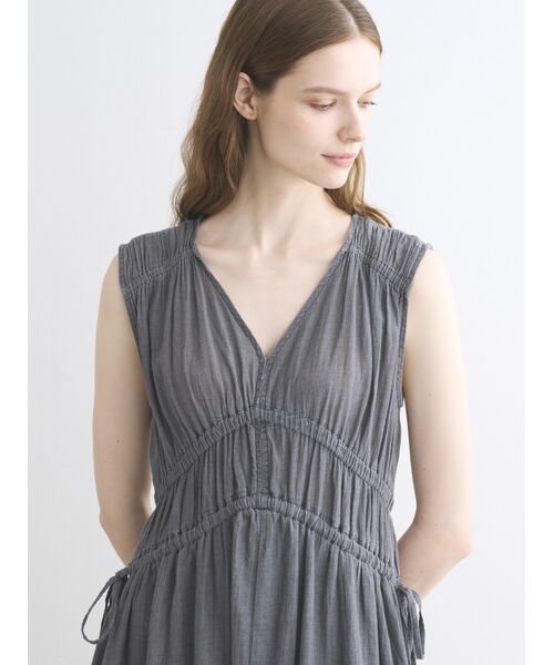 three dots / スリードッツ ドレス | Air denim gather dress | 詳細9
