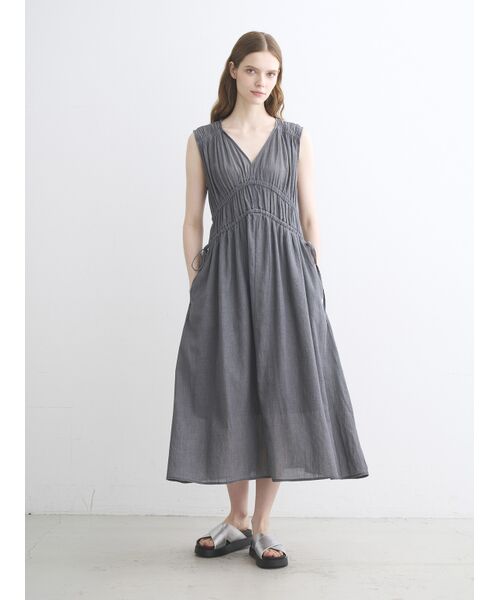 three dots / スリードッツ ドレス | Air denim gather dress | 詳細6