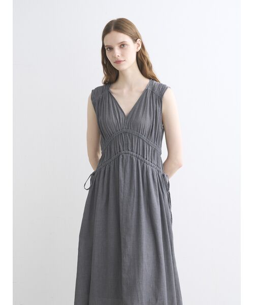 three dots / スリードッツ ドレス | Air denim gather dress | 詳細7