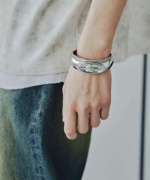 tk.TAKEO KIKUCHI / ティーケー タケオキクチ ブレスレット・バングル | ボリュームロゴバングル | 詳細7