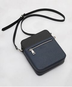 LACOSTE シャンタコ マットピケレザーフラットジップバッグ 【未使用品】 シャンタコ マットピケレザーフラットジップバッグ
