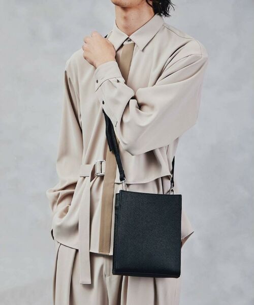 スクエアボックスショルダーバッグ（ユニセックスアイテム