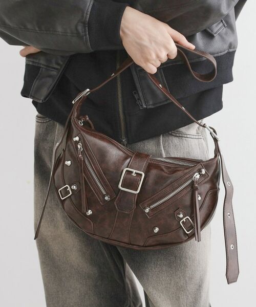 tk.TAKEO KIKUCHI / ティーケー タケオキクチ ショルダーバッグ | 【FANCYシリーズ】スタッズクレセントショルダーバッグ | 詳細10