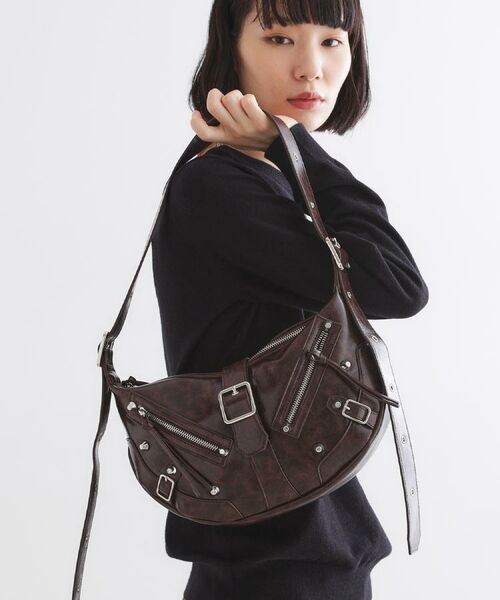 tk.TAKEO KIKUCHI / ティーケー タケオキクチ ショルダーバッグ | 【FANCYシリーズ】スタッズクレセントショルダーバッグ | 詳細12