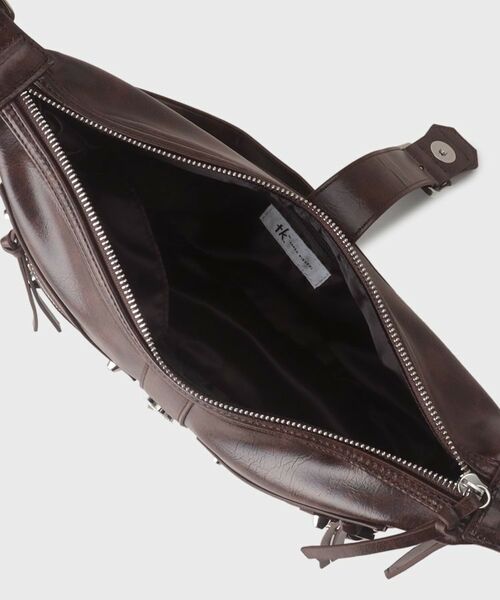 tk.TAKEO KIKUCHI / ティーケー タケオキクチ ショルダーバッグ | 【FANCYシリーズ】スタッズクレセントショルダーバッグ | 詳細15