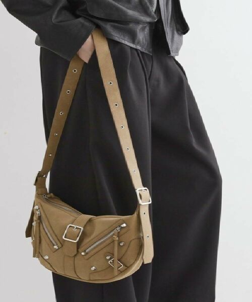 tk.TAKEO KIKUCHI / ティーケー タケオキクチ ショルダーバッグ | 【FANCYシリーズ】スタッズクレセントショルダーバッグ | 詳細17