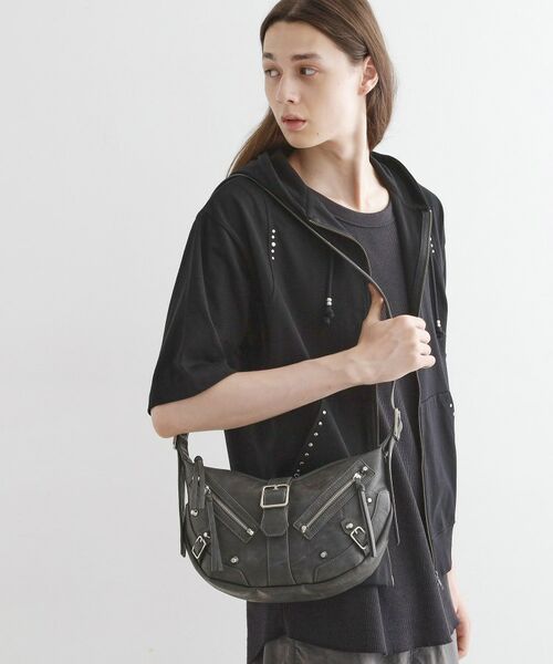 tk.TAKEO KIKUCHI / ティーケー タケオキクチ ショルダーバッグ | 【FANCYシリーズ】スタッズクレセントショルダーバッグ | 詳細24