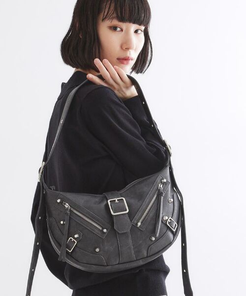 tk.TAKEO KIKUCHI / ティーケー タケオキクチ ショルダーバッグ | 【FANCYシリーズ】スタッズクレセントショルダーバッグ | 詳細26