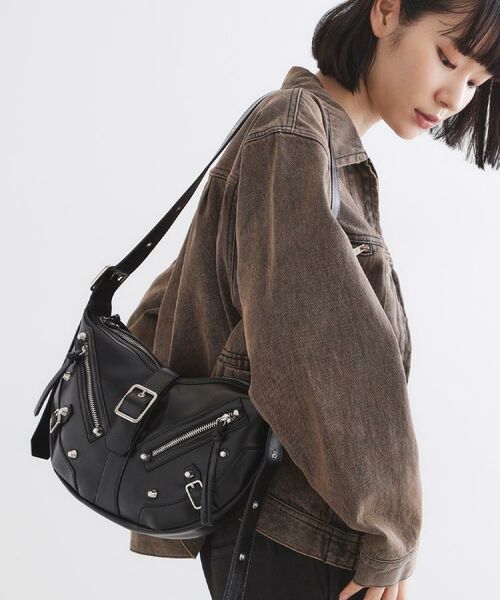 tk.TAKEO KIKUCHI / ティーケー タケオキクチ ショルダーバッグ | 【FANCYシリーズ】スタッズクレセントショルダーバッグ | 詳細5